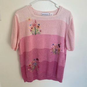 Embroidered pink short sleeve sweater